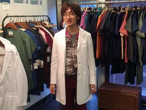 黒ラブ教授・白衣着用
